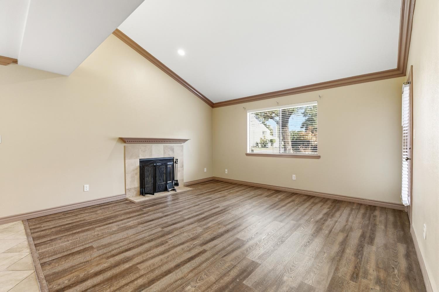 7675 N 1st St #109, Fresno, CA 93720