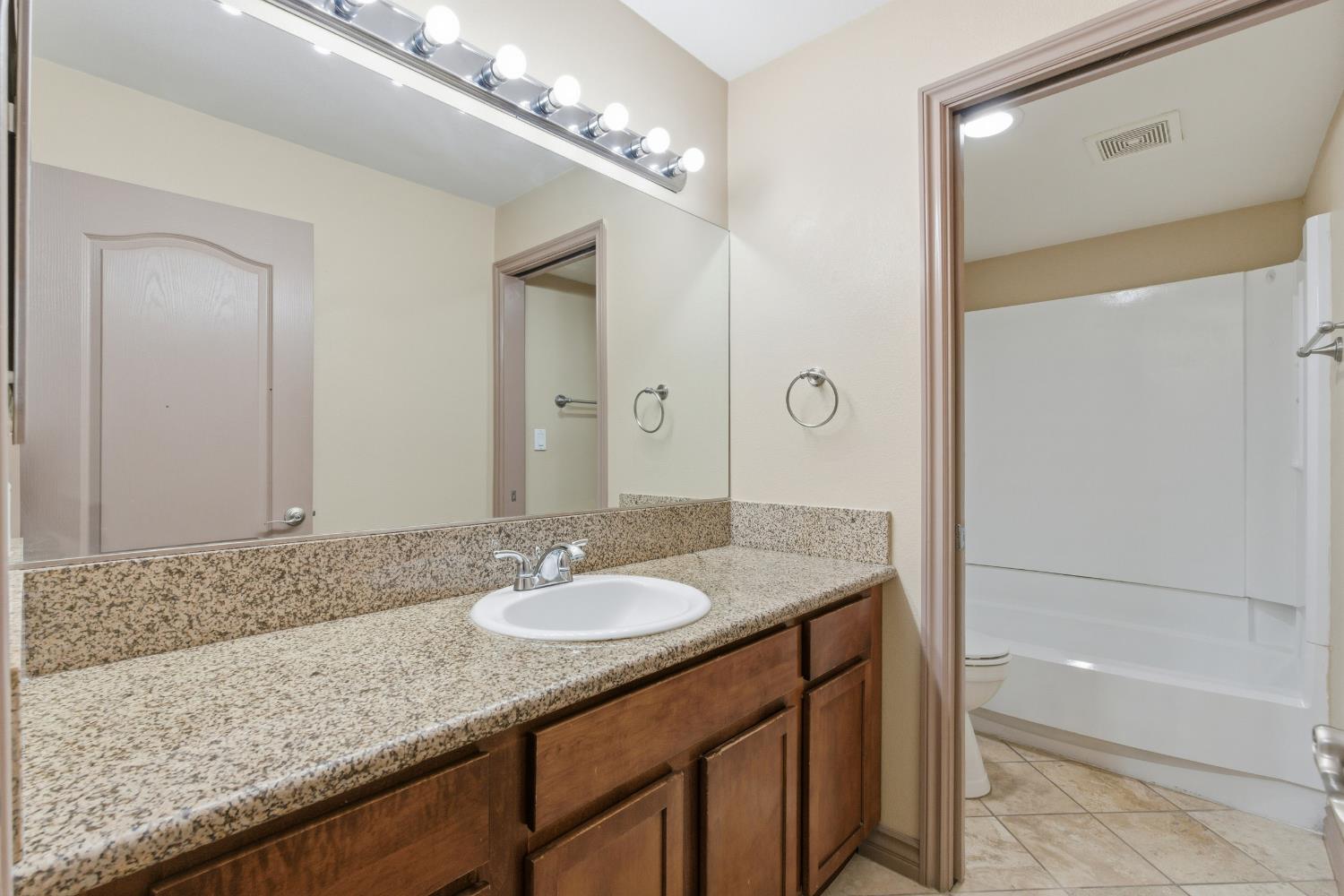 7675 N 1st St #109, Fresno, CA 93720