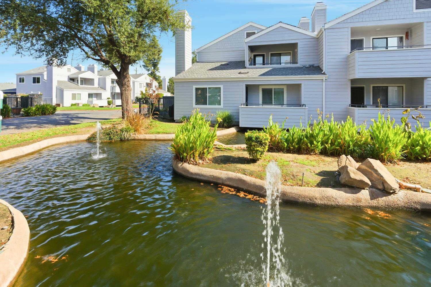 7675 N 1st St #109, Fresno, CA 93720