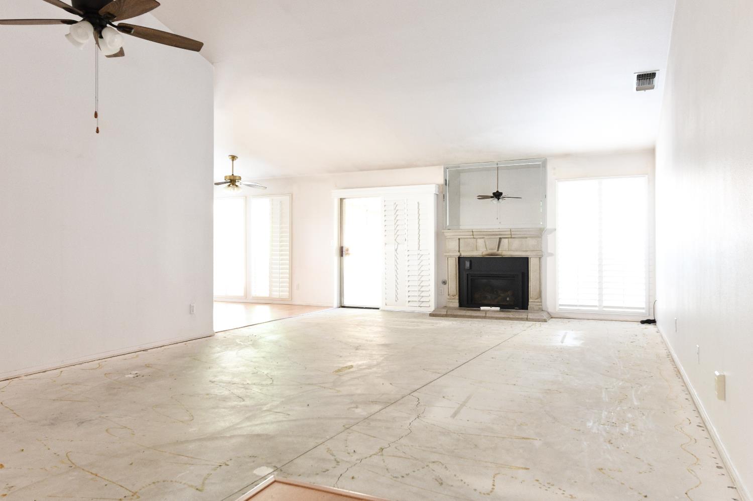 9260 N Green Meadows Ln, Fresno, CA 93720