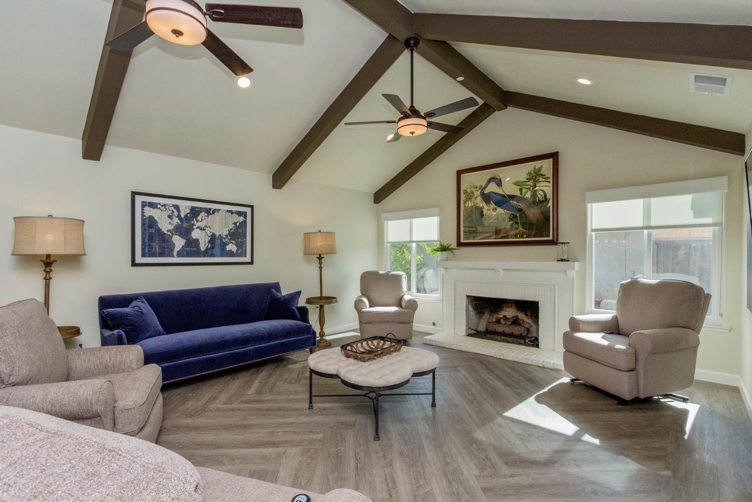 1545 W CALIMYRNA Ave W, Fresno, CA 93711