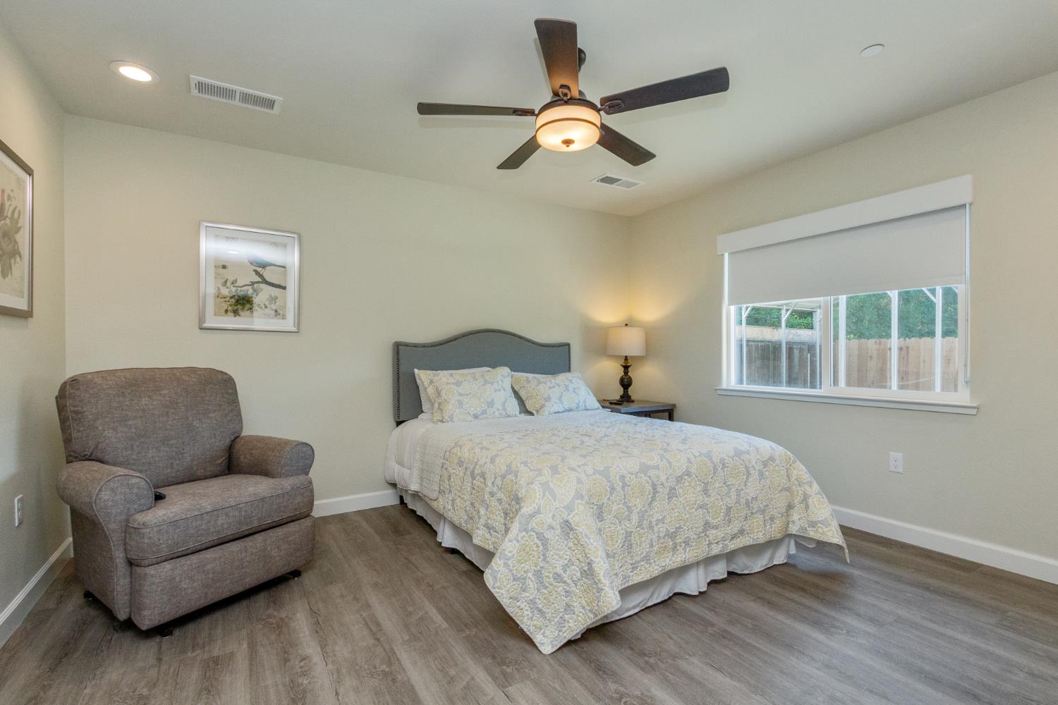 1545 W CALIMYRNA Ave W, Fresno, CA 93711