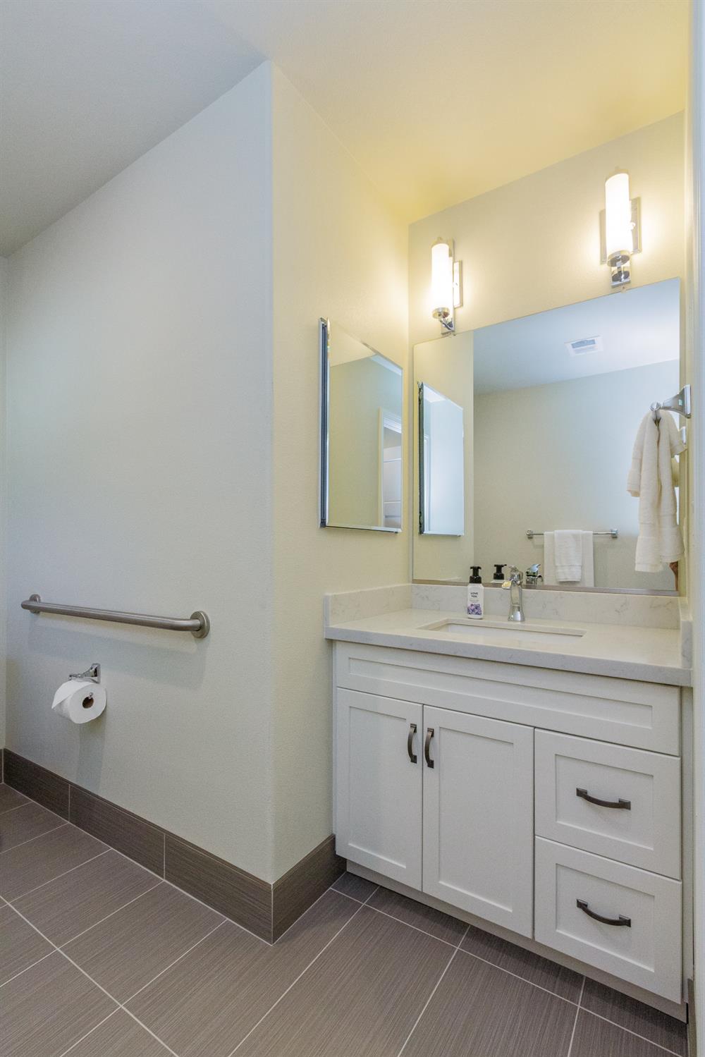 1545 W CALIMYRNA Ave W, Fresno, CA 93711