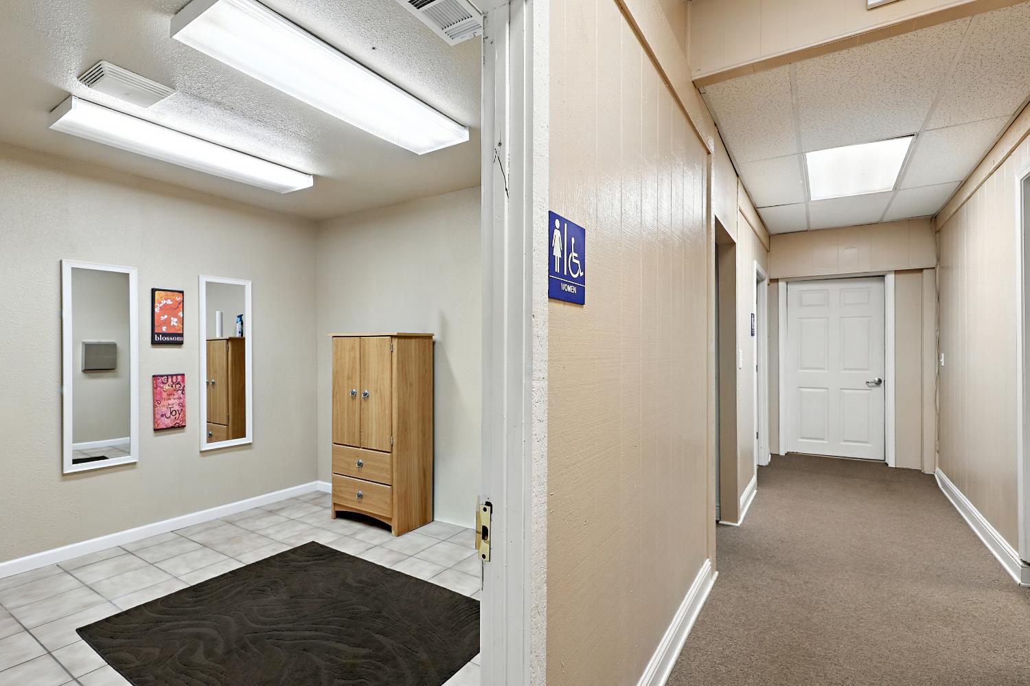 216 Robertson Blvd, Chowchilla, CA 93610