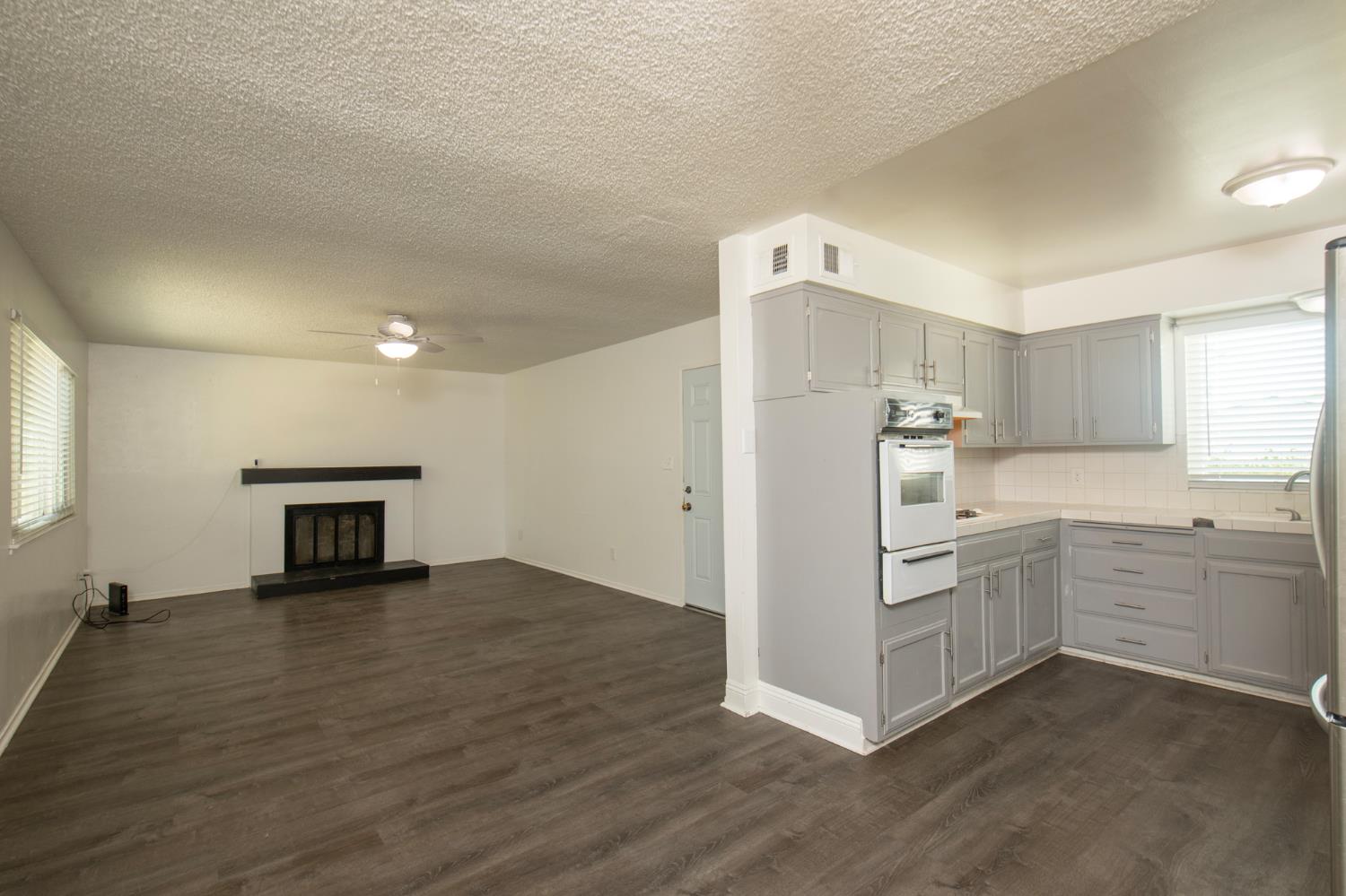 371 W Swift Ave, Clovis, CA 93612