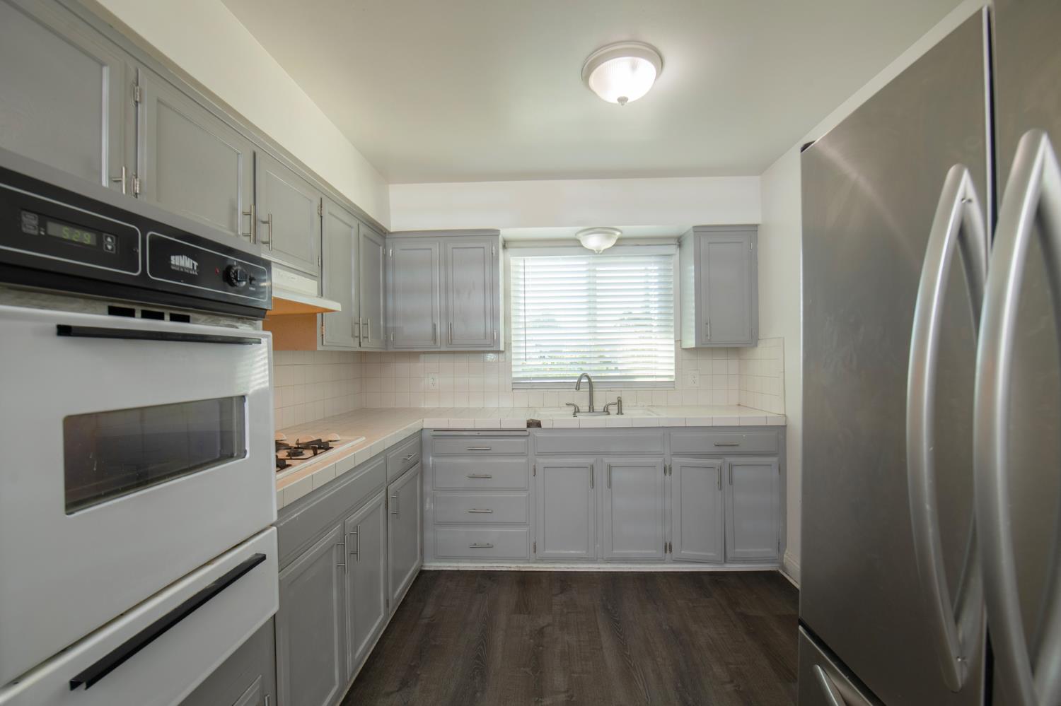 371 W Swift Ave, Clovis, CA 93612