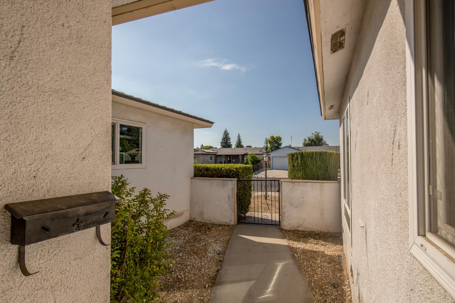 371 W Swift Ave, Clovis, CA 93612