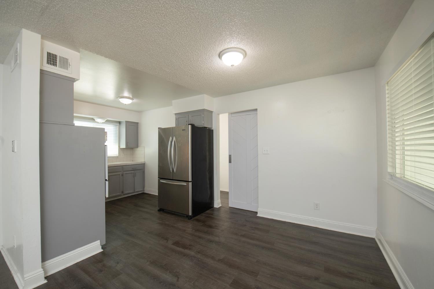 371 W Swift Ave, Clovis, CA 93612