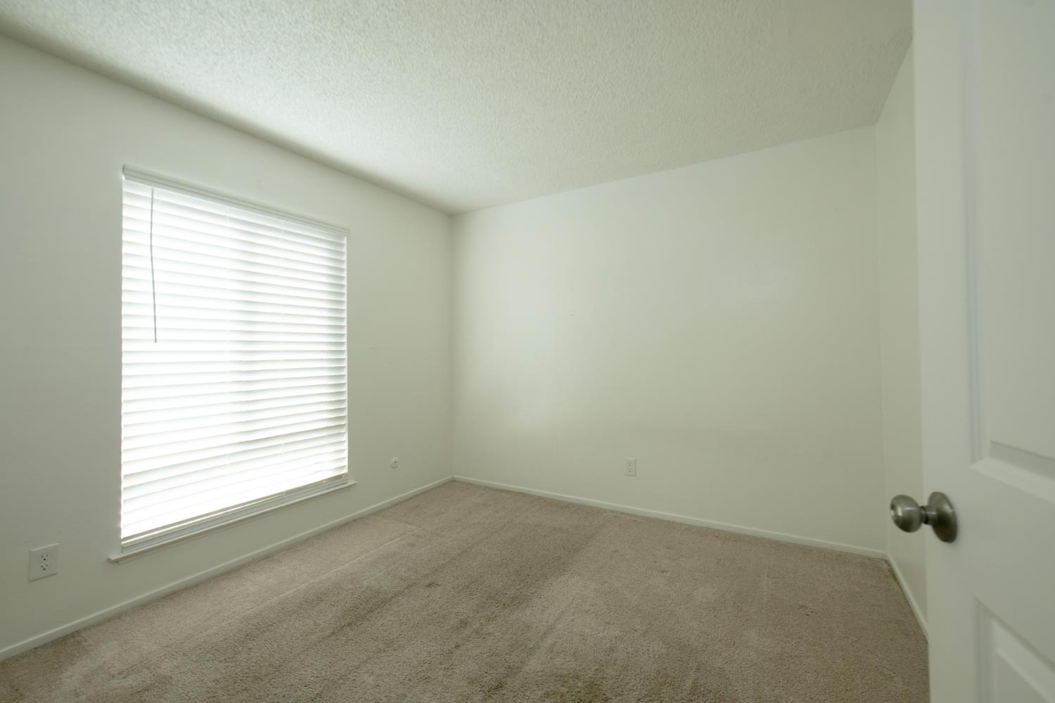 371 W Swift Ave, Clovis, CA 93612