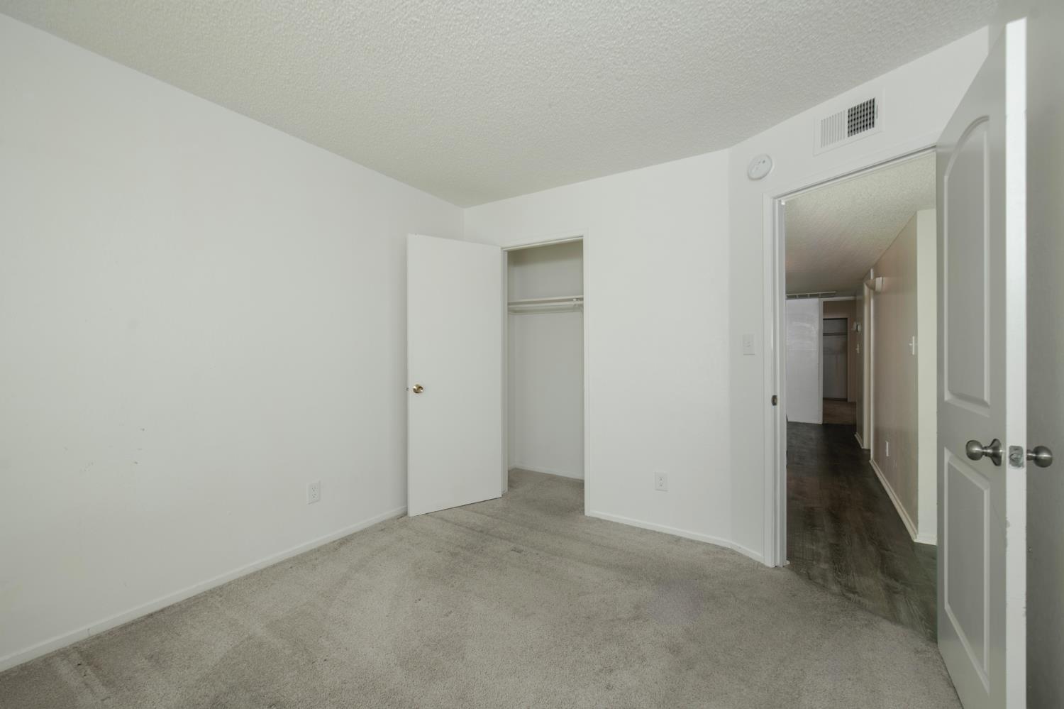 371 W Swift Ave, Clovis, CA 93612