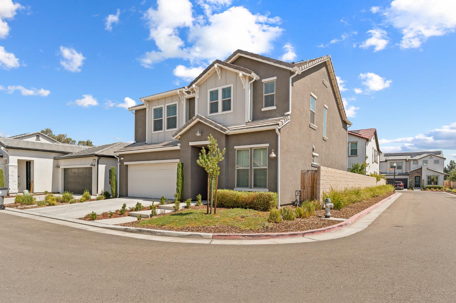 1396 E Via Prato Dr, Fresno, CA 93730