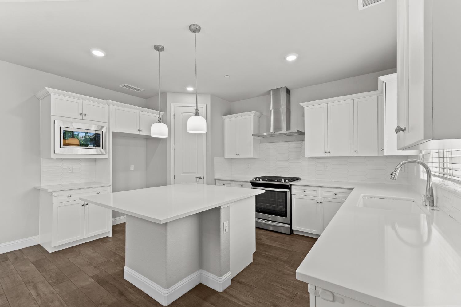 1396 E Via Prato Dr, Fresno, CA 93730