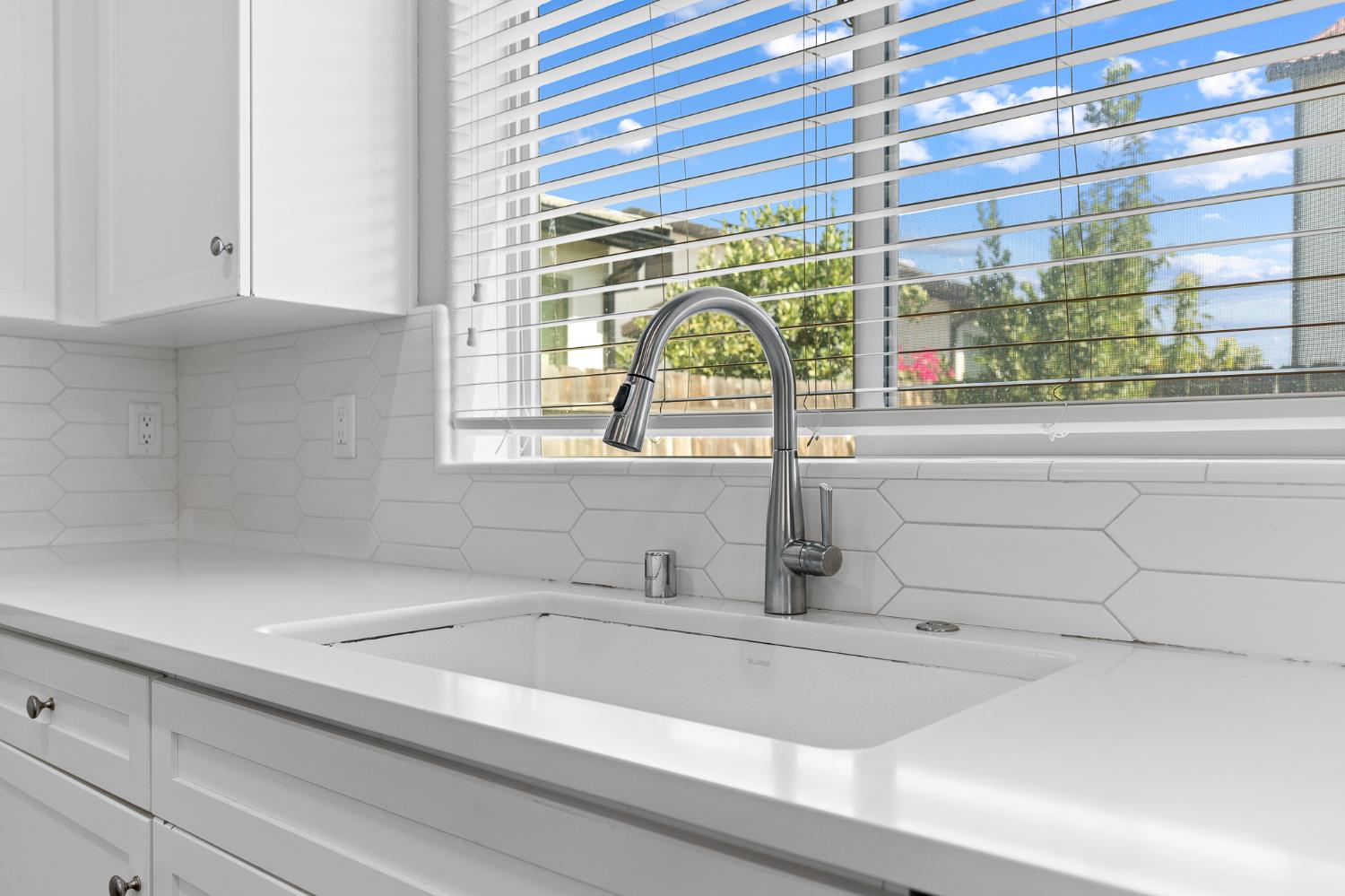 1396 E Via Prato Dr, Fresno, CA 93730