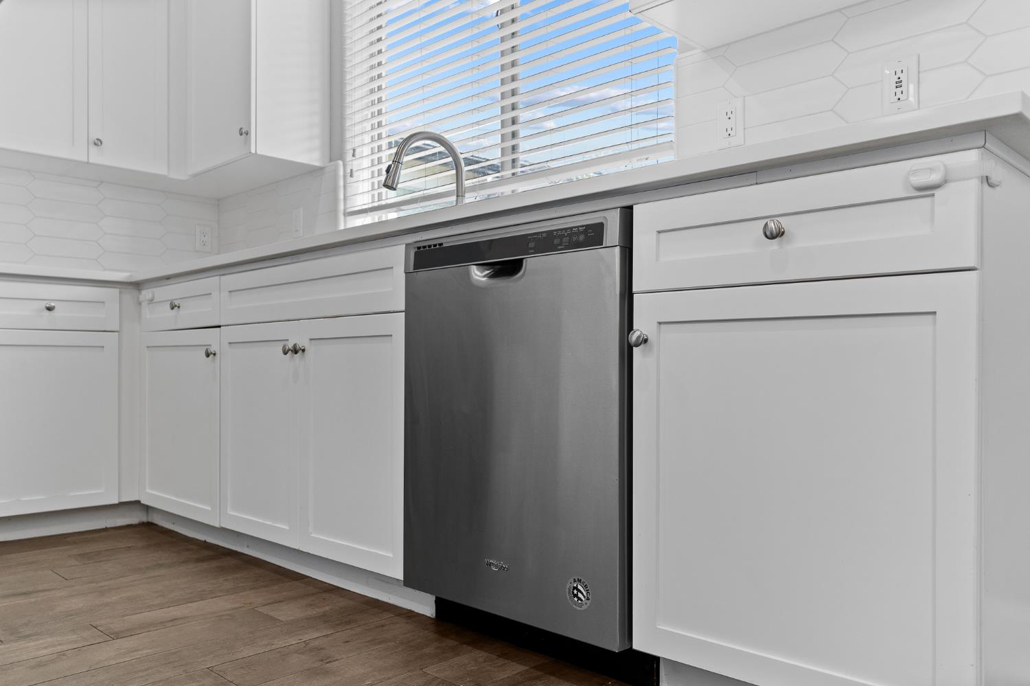 1396 E Via Prato Dr, Fresno, CA 93730