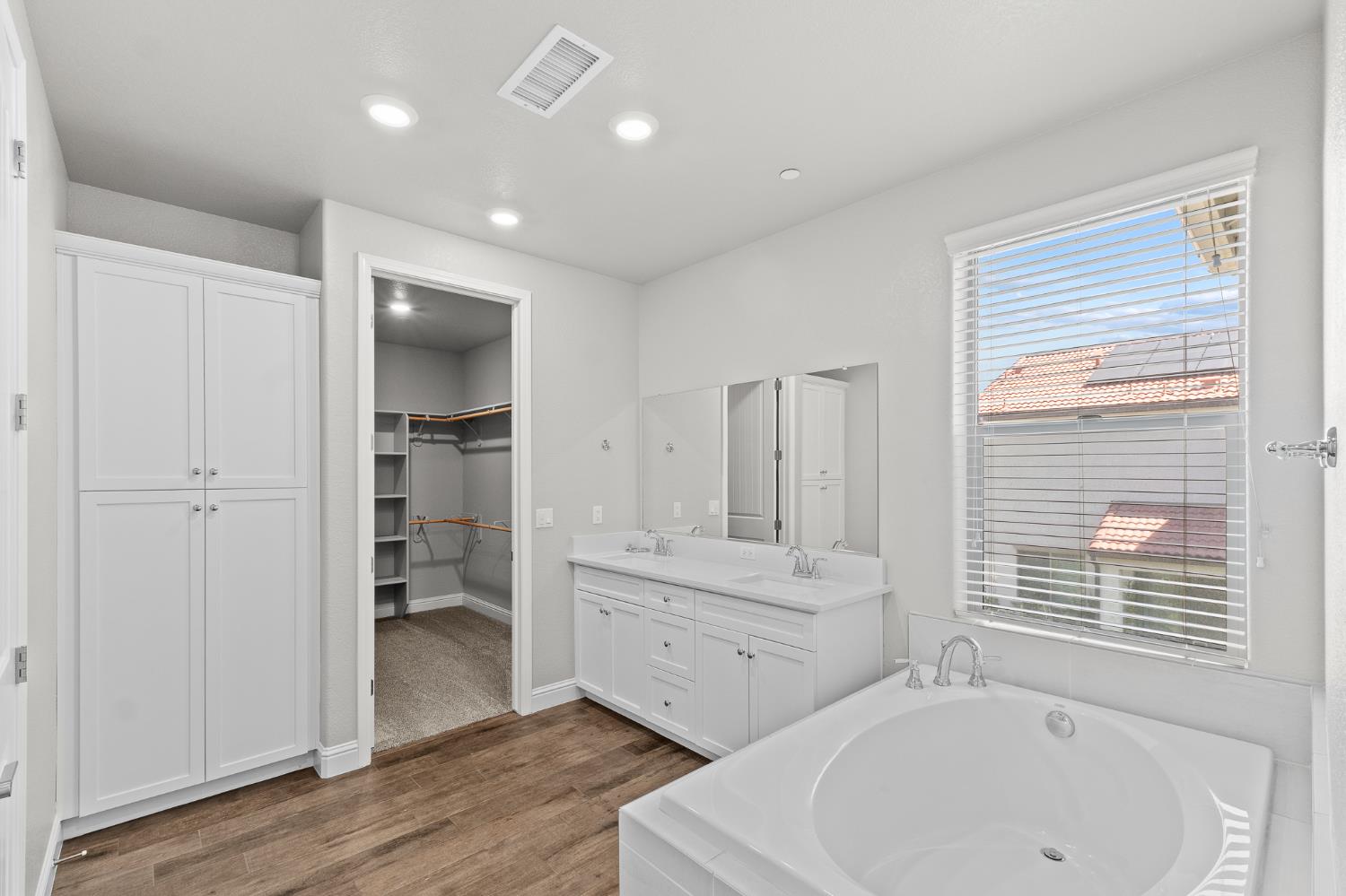 1396 E Via Prato Dr, Fresno, CA 93730