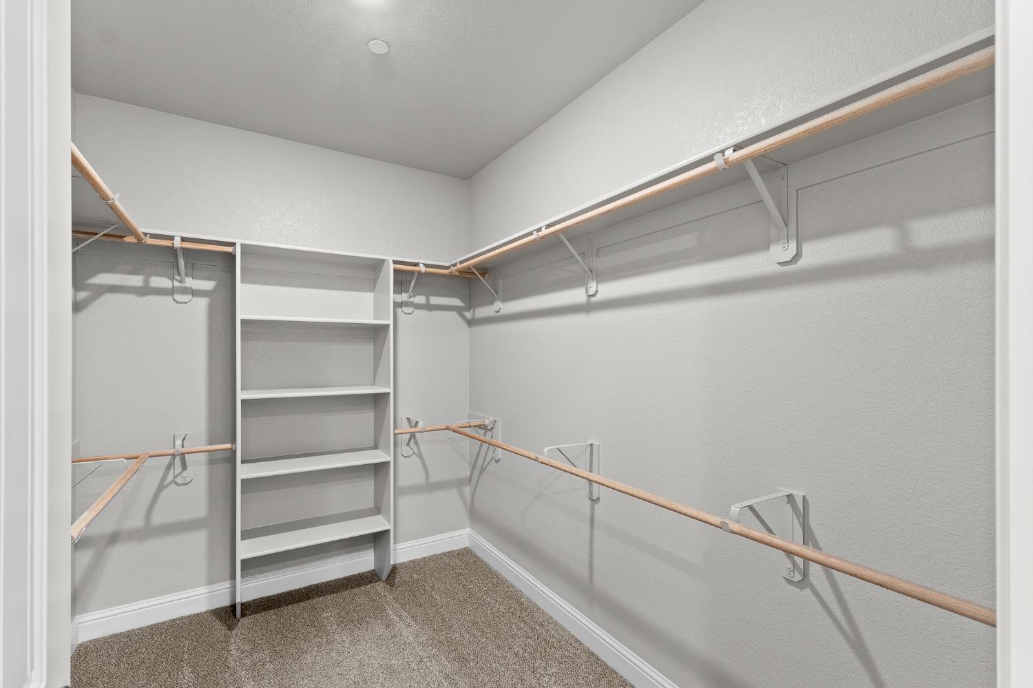 1396 E Via Prato Dr, Fresno, CA 93730