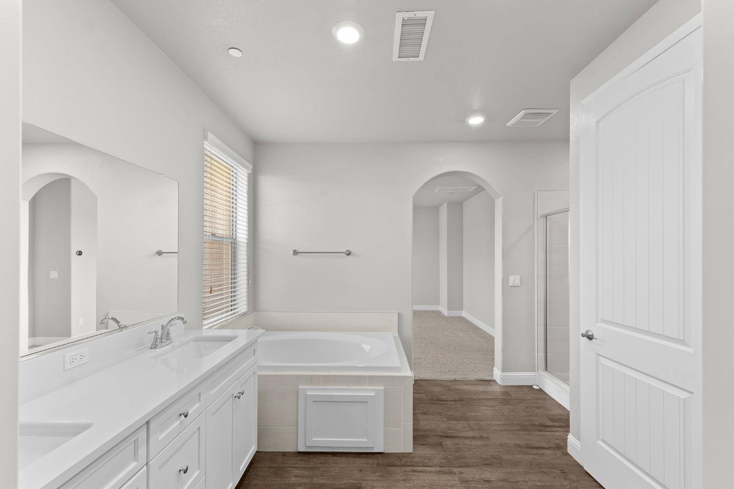 1396 E Via Prato Dr, Fresno, CA 93730