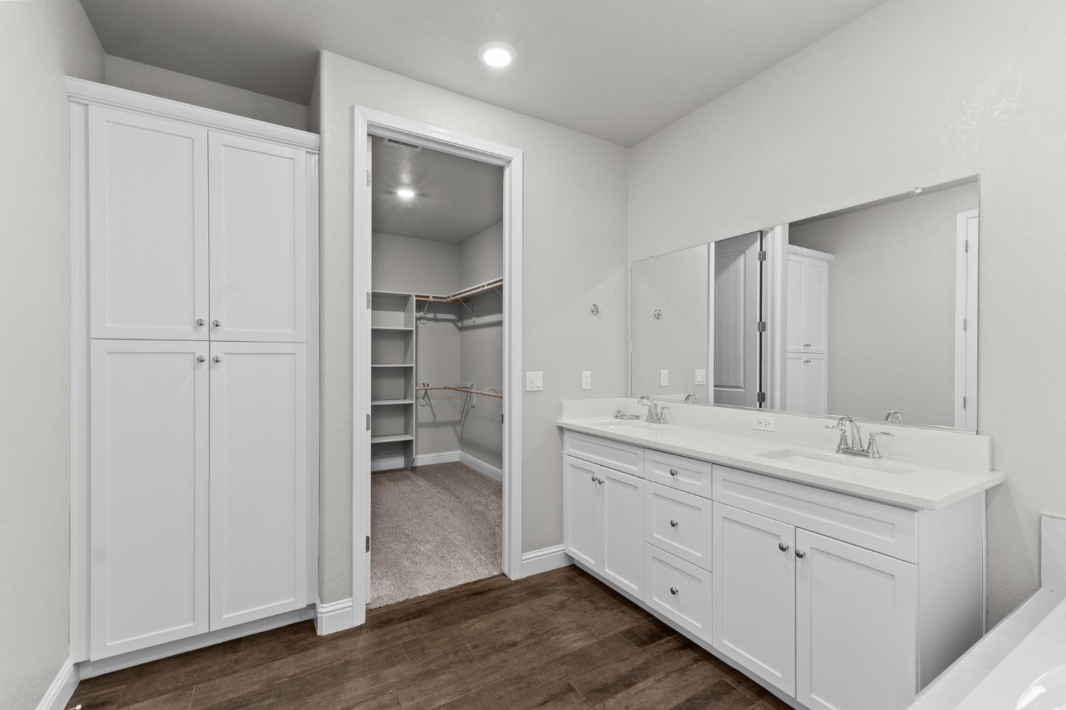 1396 E Via Prato Dr, Fresno, CA 93730