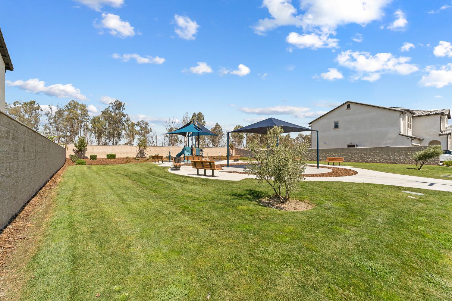 1396 E Via Prato Dr, Fresno, CA 93730