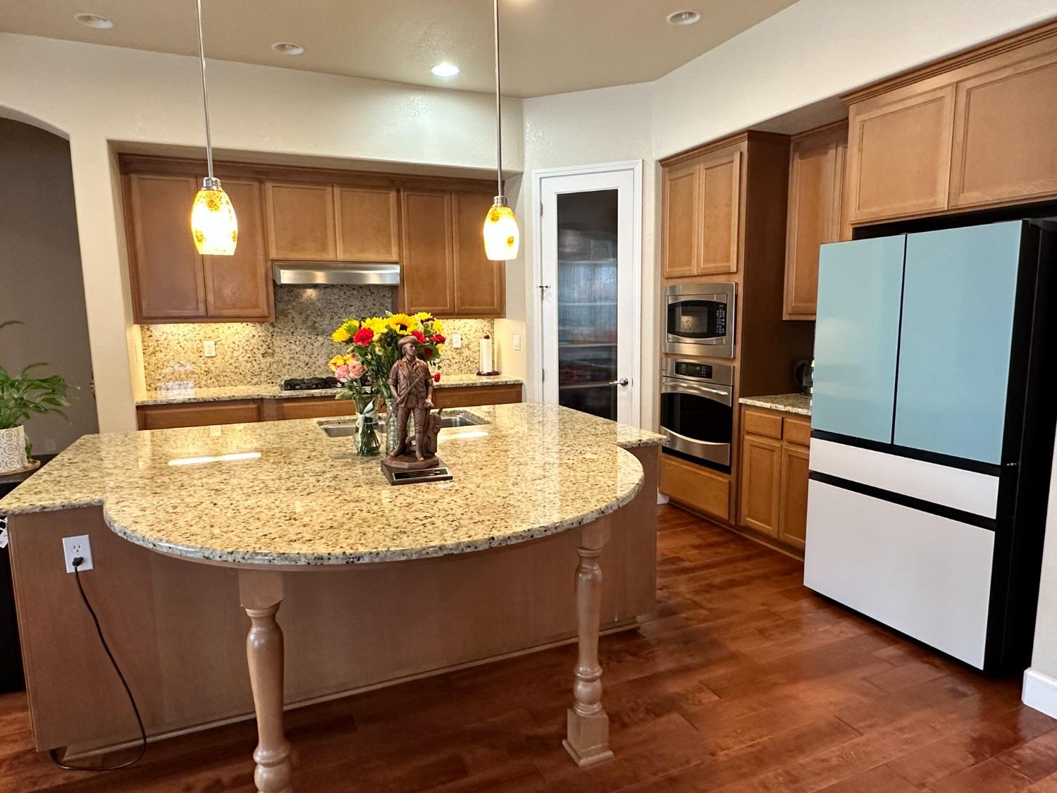 1040 Birch Run Way, Manteca, CA 95336