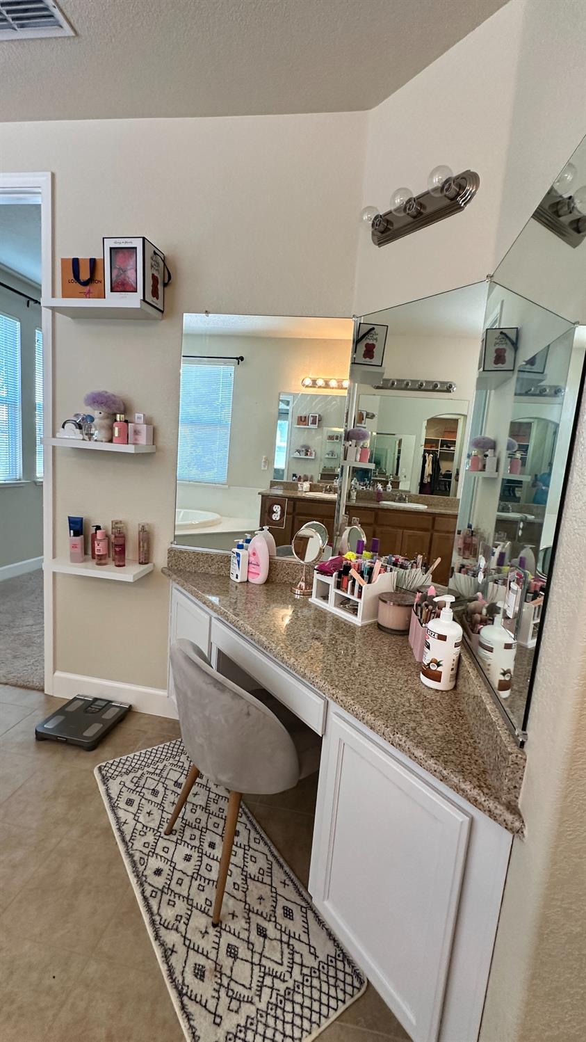 1040 Birch Run Way, Manteca, CA 95336