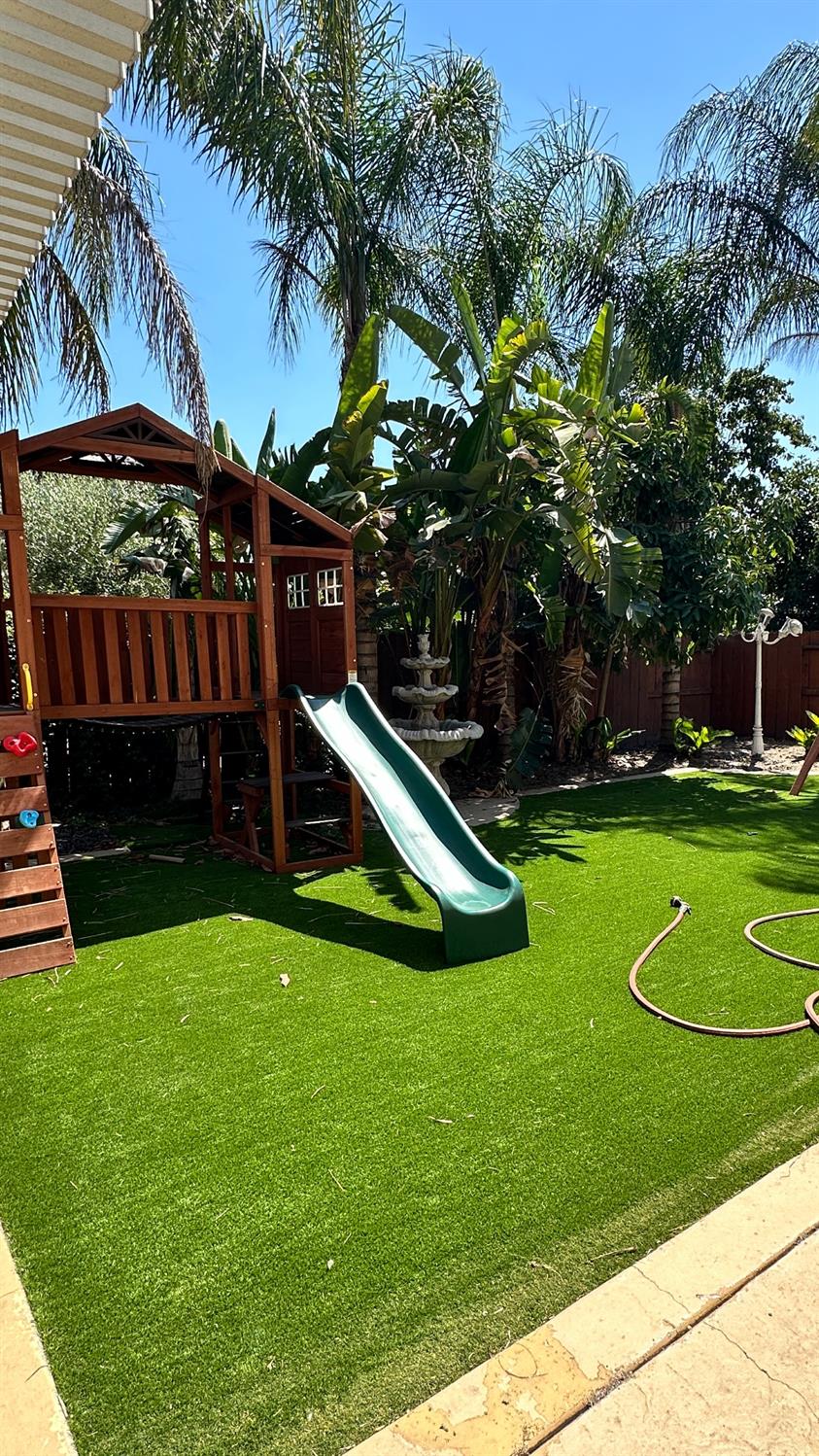 1040 Birch Run Way, Manteca, CA 95336