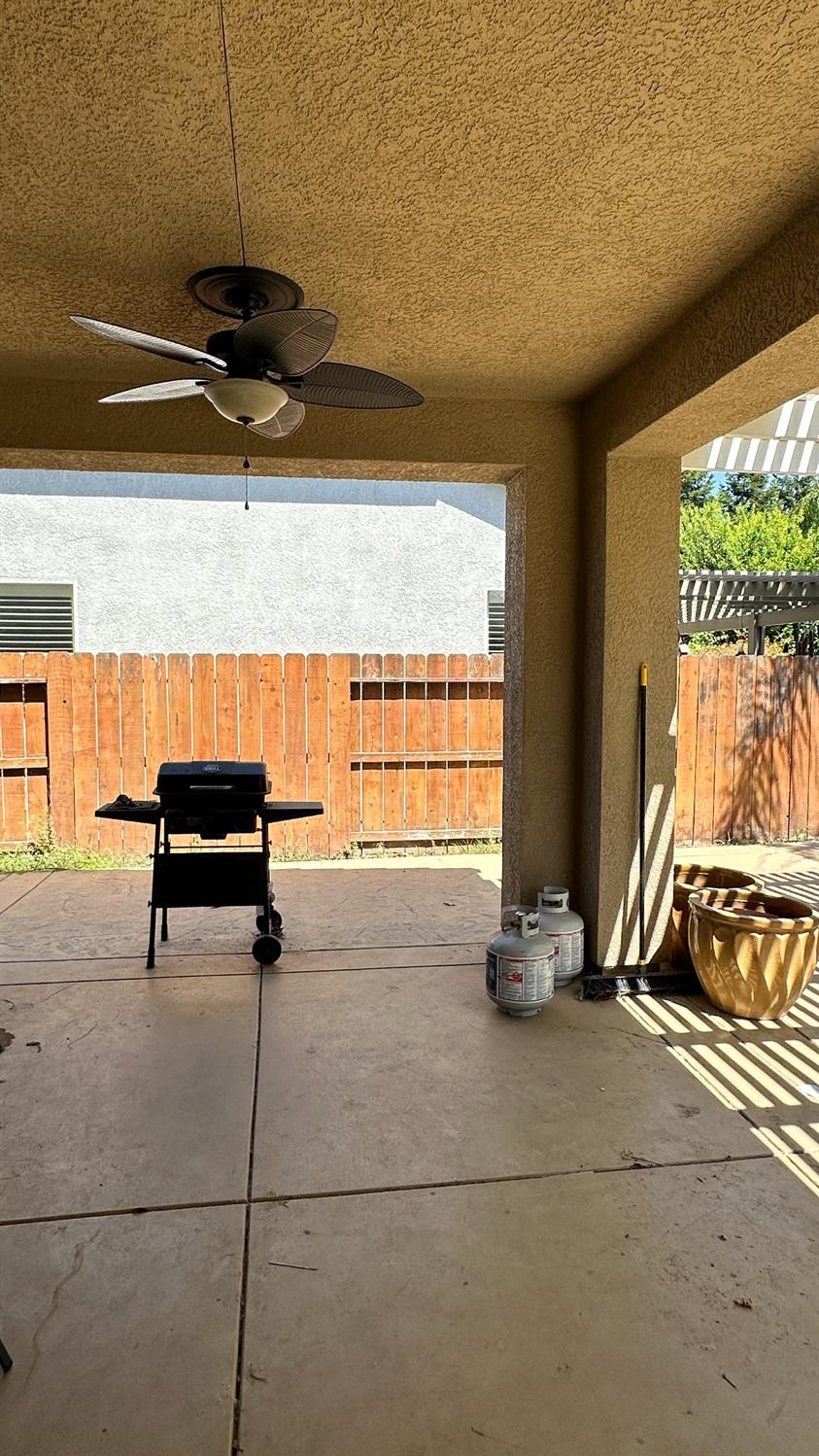 1040 Birch Run Way, Manteca, CA 95336