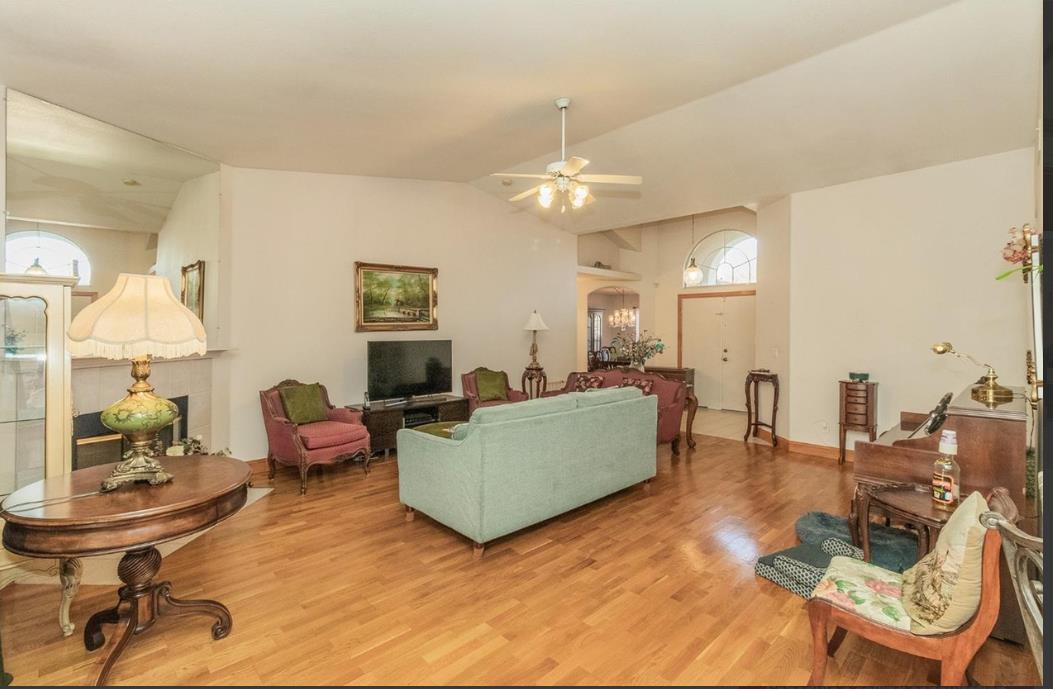 5443 W Flint Way, Fresno, CA 93722