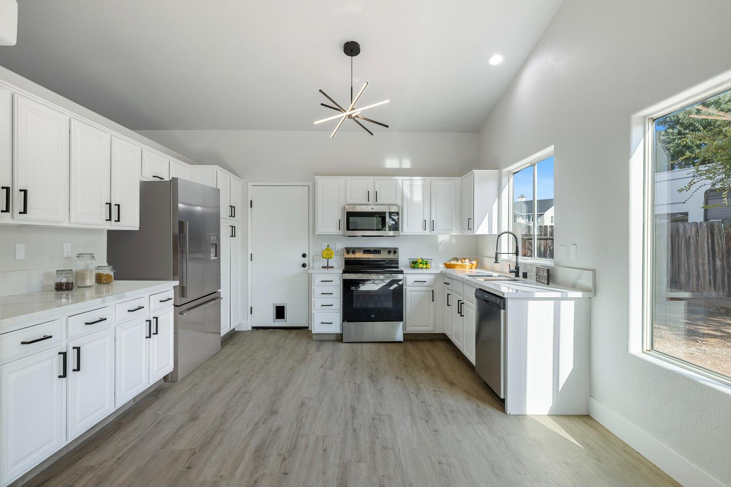 3514 Hornet Ave, Clovis, CA 93611