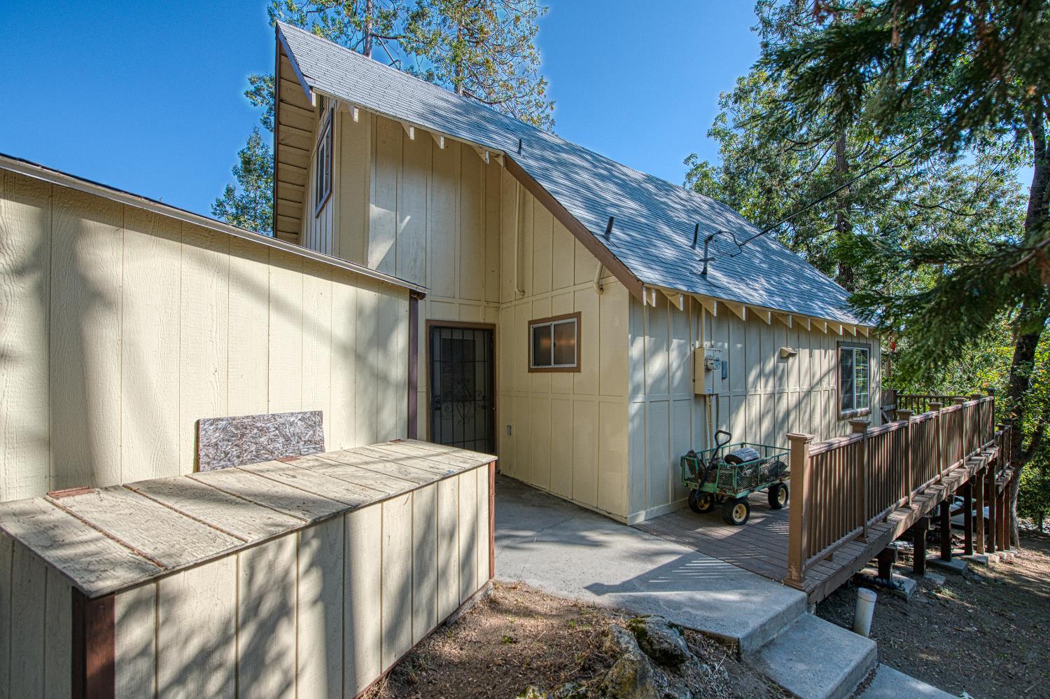 41436 Meadow Ln, Auberry, CA 93602