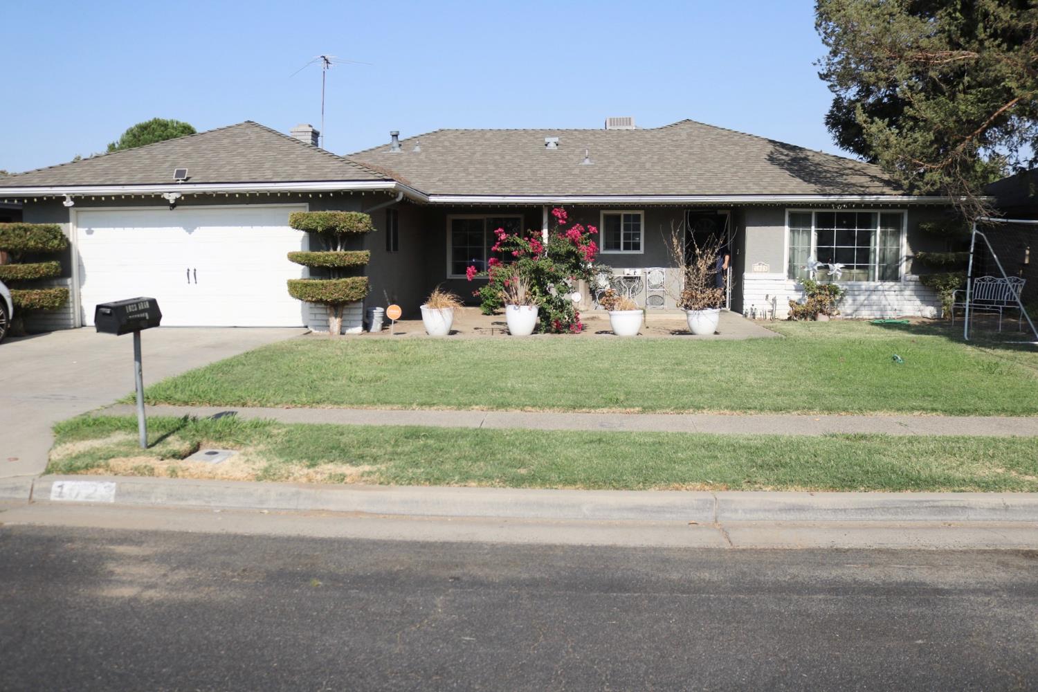 1023 Aram Ave, Madera, CA 93637