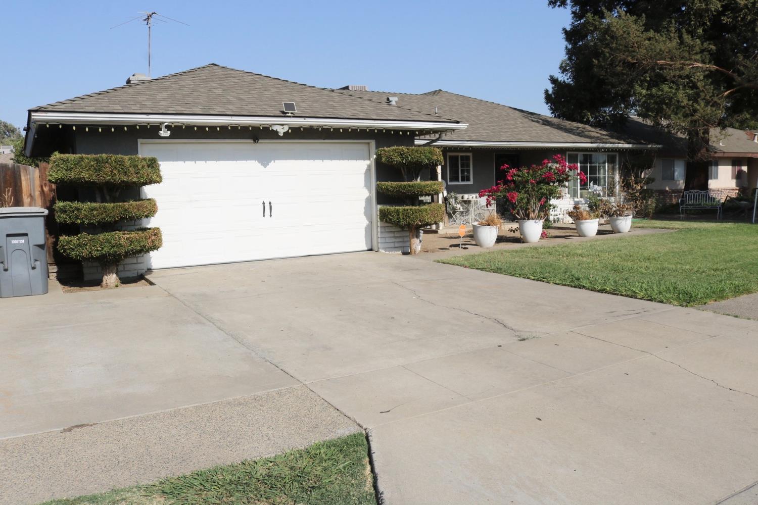 1023 Aram Ave, Madera, CA 93637