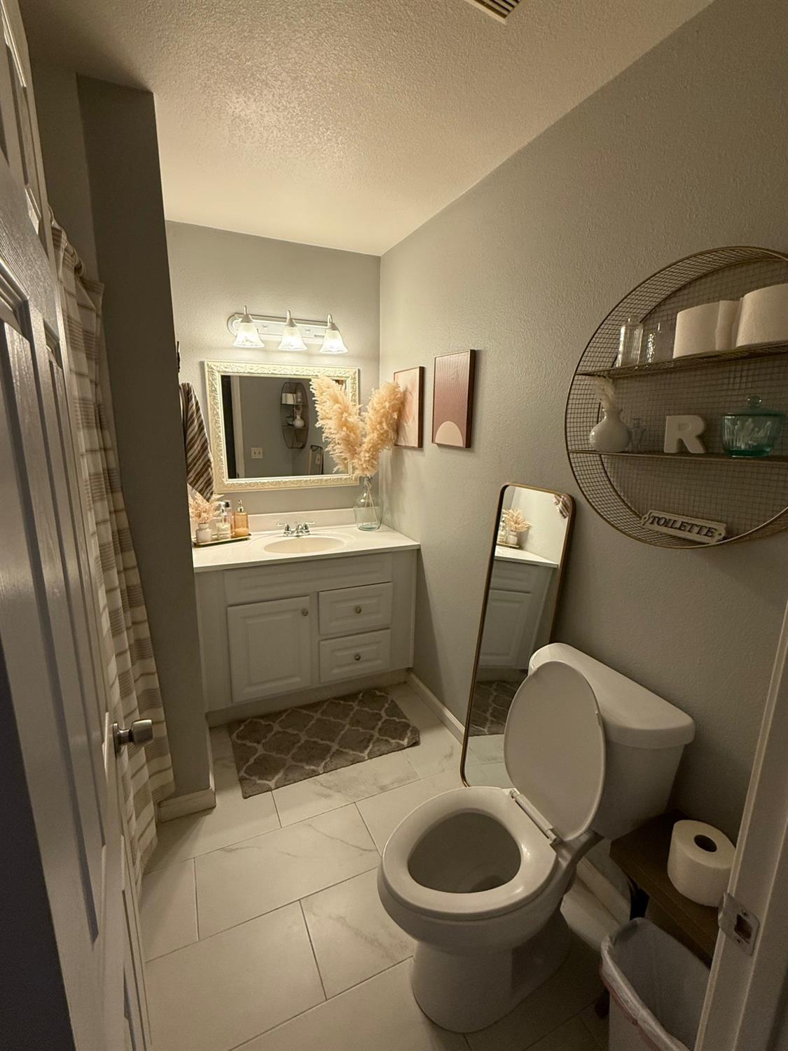 1023 Aram Ave, Madera, CA 93637