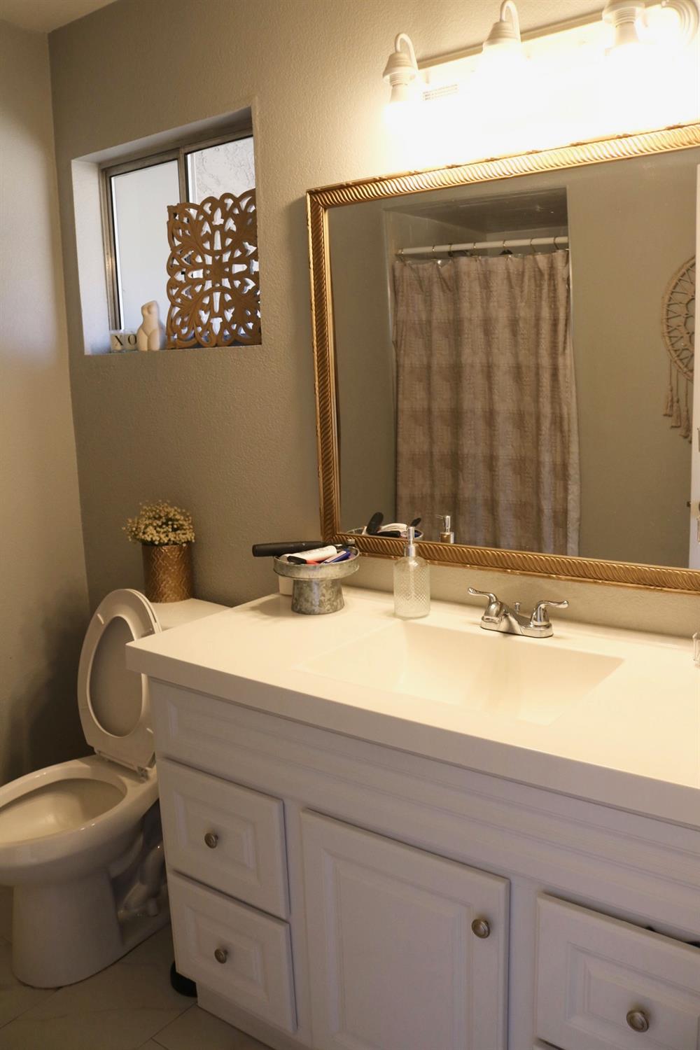 1023 Aram Ave, Madera, CA 93637