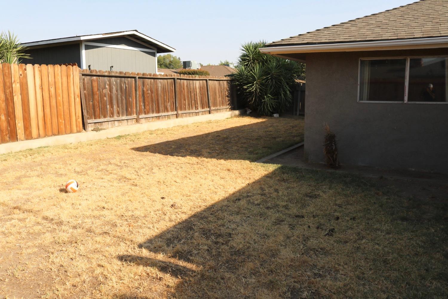 1023 Aram Ave, Madera, CA 93637