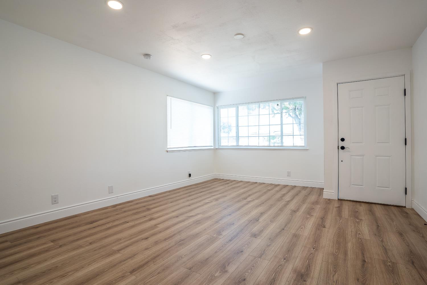 85 Acacia Dr, Sanger, CA 93657