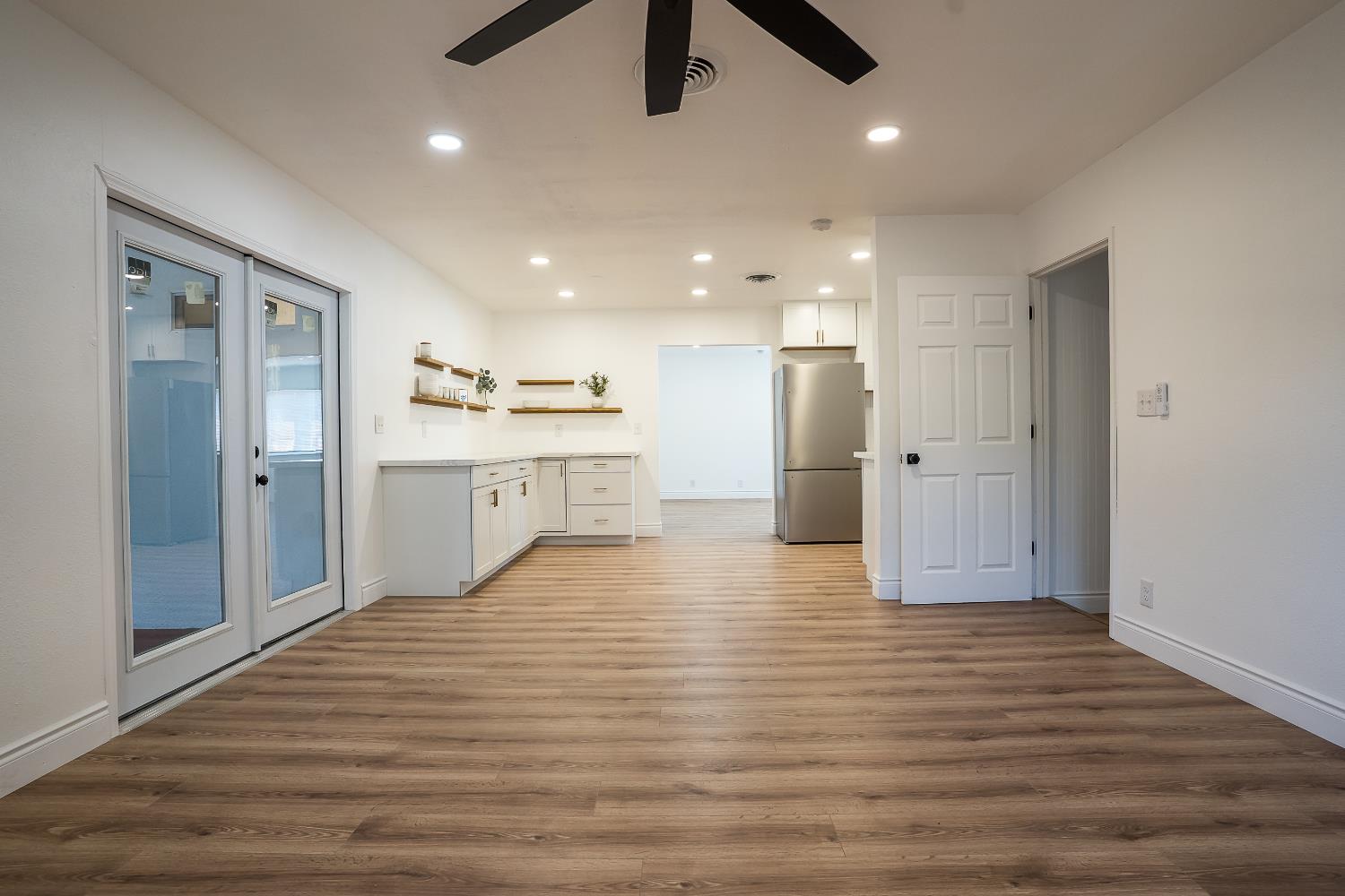 85 Acacia Dr, Sanger, CA 93657