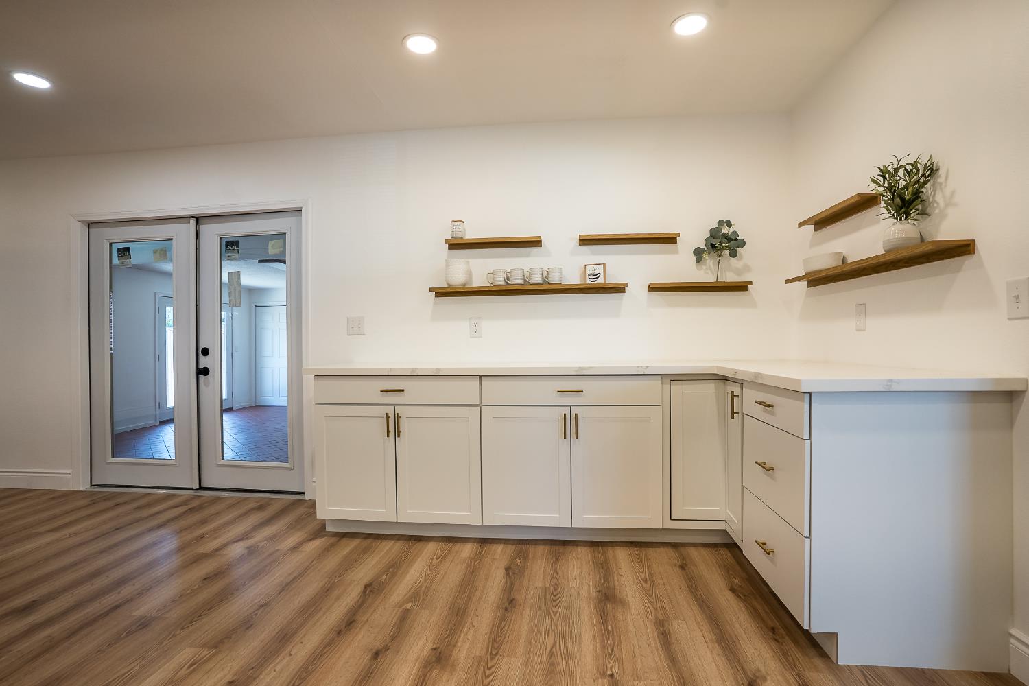 85 Acacia Dr, Sanger, CA 93657