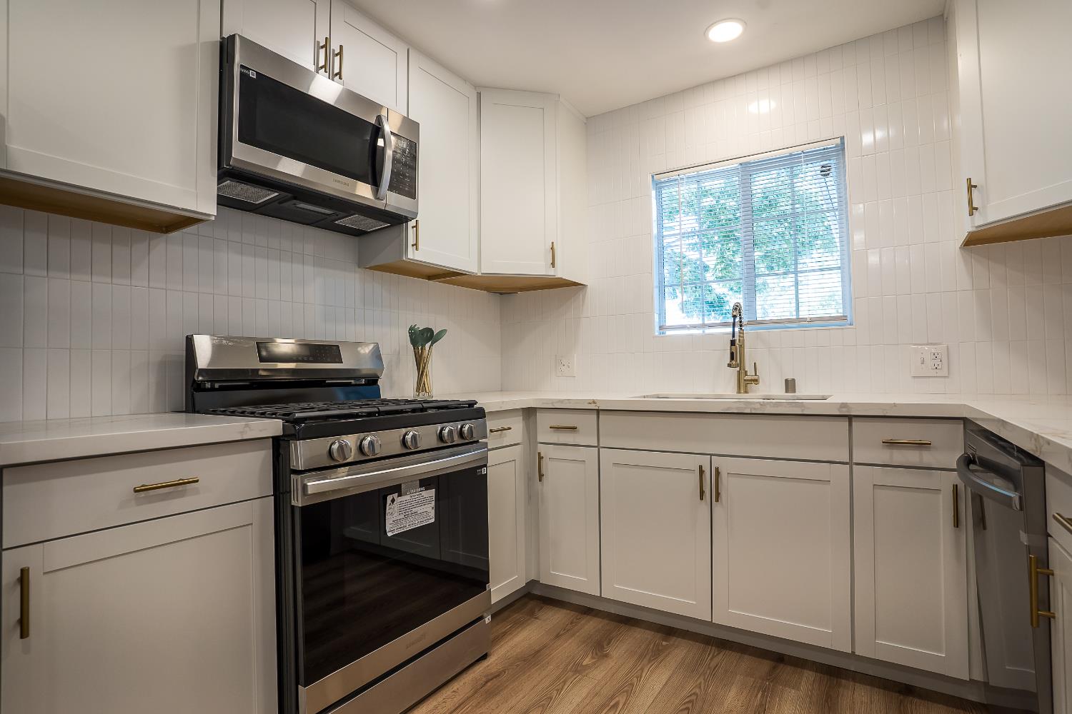 85 Acacia Dr, Sanger, CA 93657