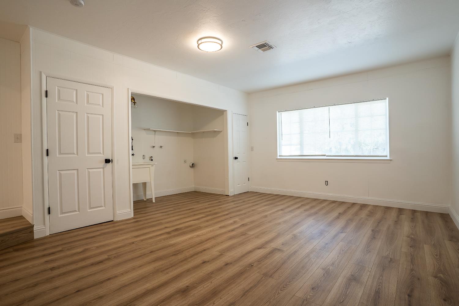 85 Acacia Dr, Sanger, CA 93657