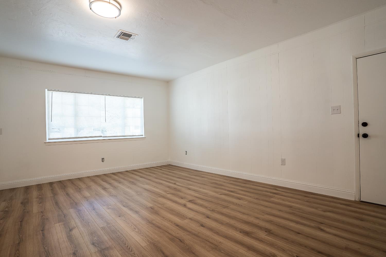 85 Acacia Dr, Sanger, CA 93657