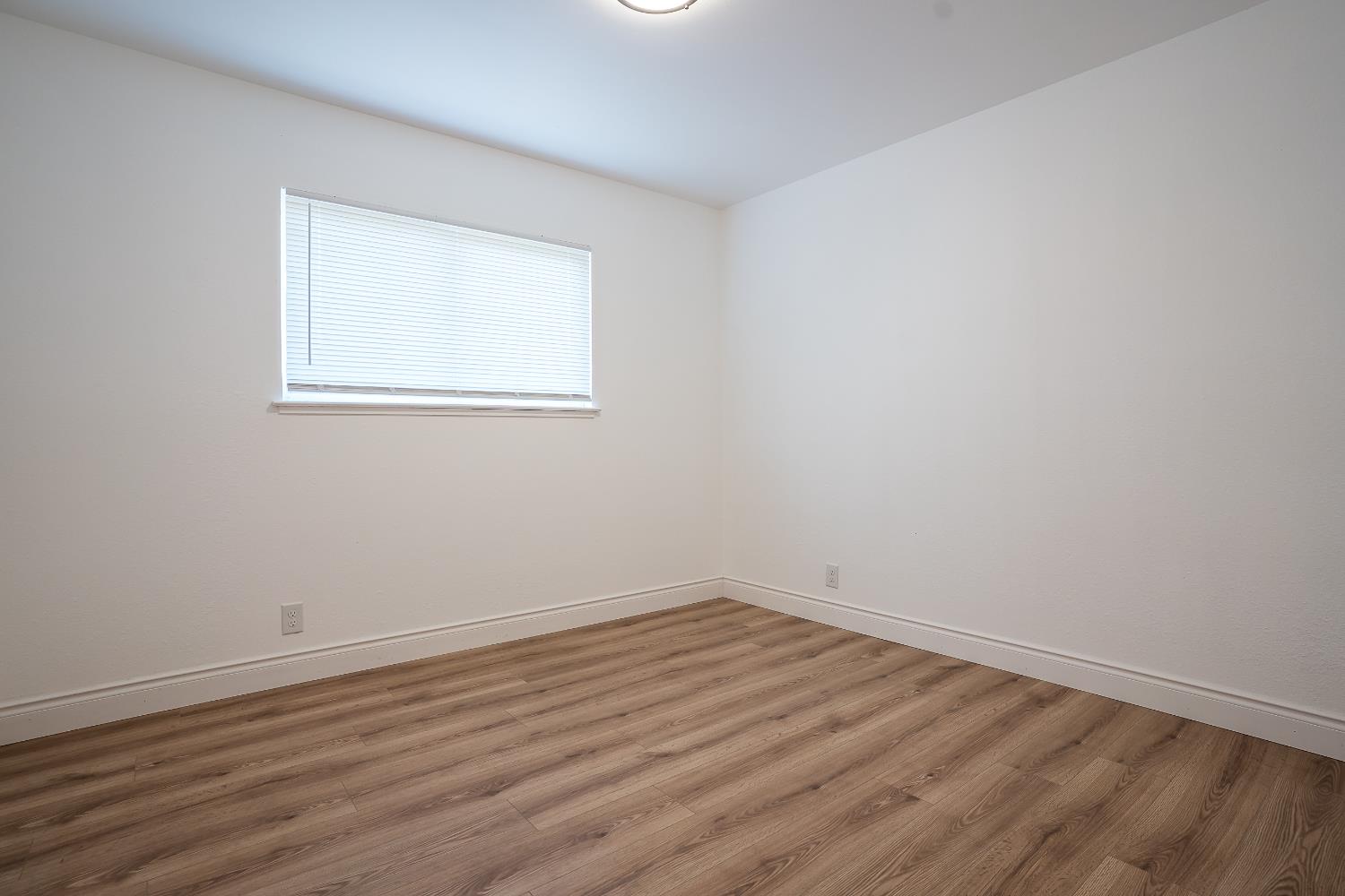 85 Acacia Dr, Sanger, CA 93657