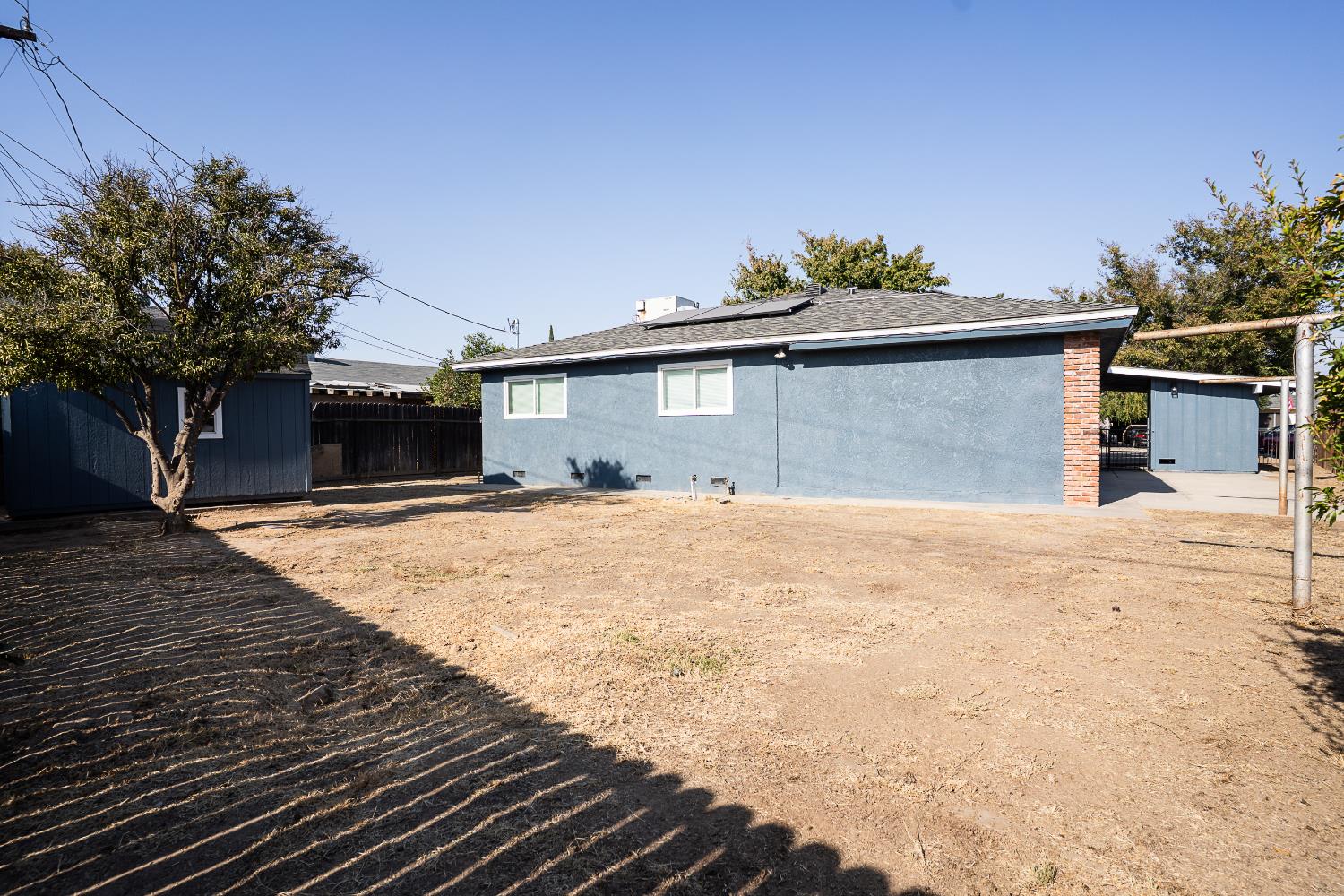 85 Acacia Dr, Sanger, CA 93657