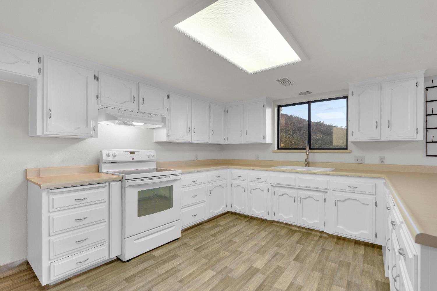 28548 Hitching Post Rd, Tollhouse, CA 93667