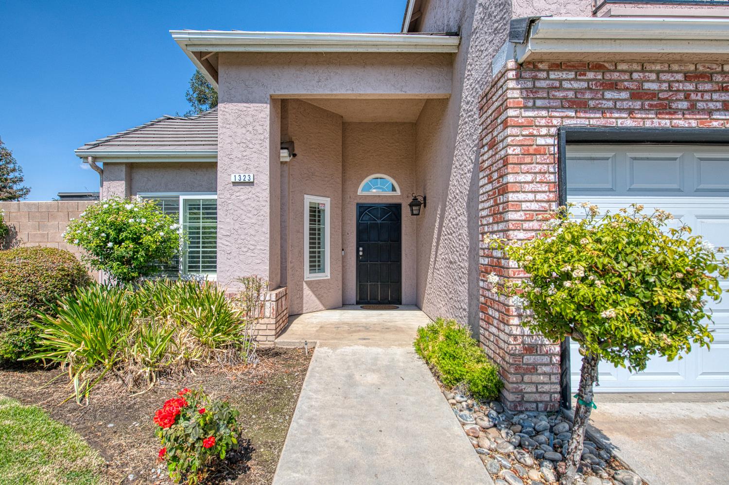 1323 Oak Ave, Clovis, CA 93611