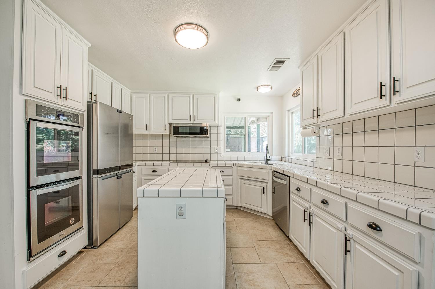 1323 Oak Ave, Clovis, CA 93611