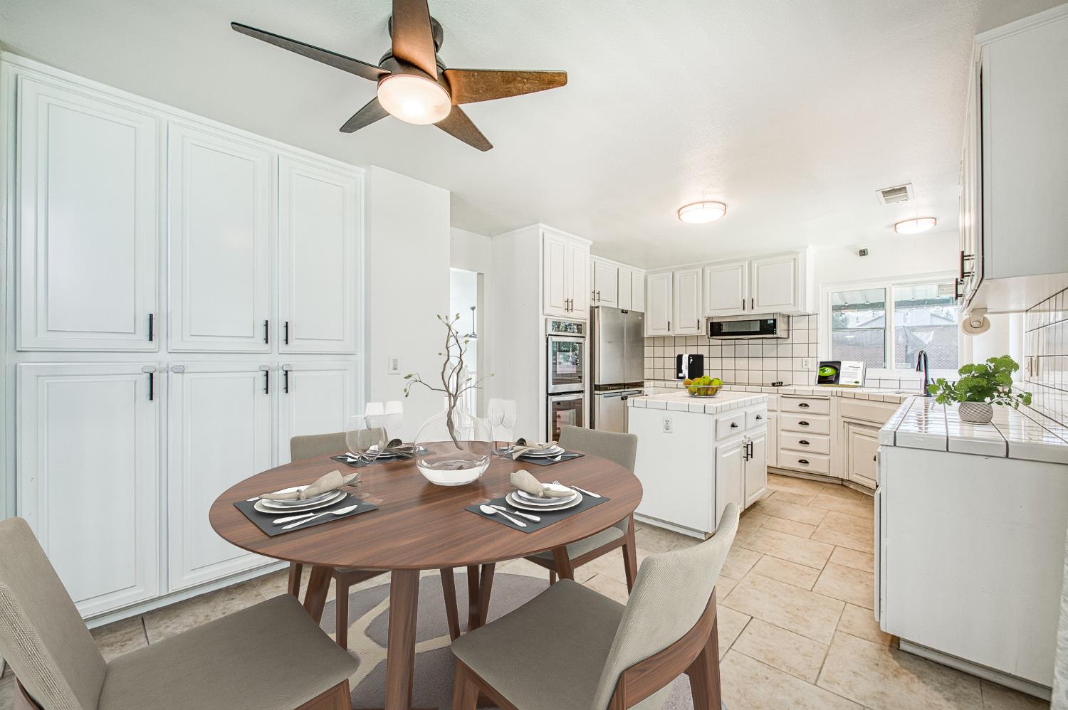 1323 Oak Ave, Clovis, CA 93611