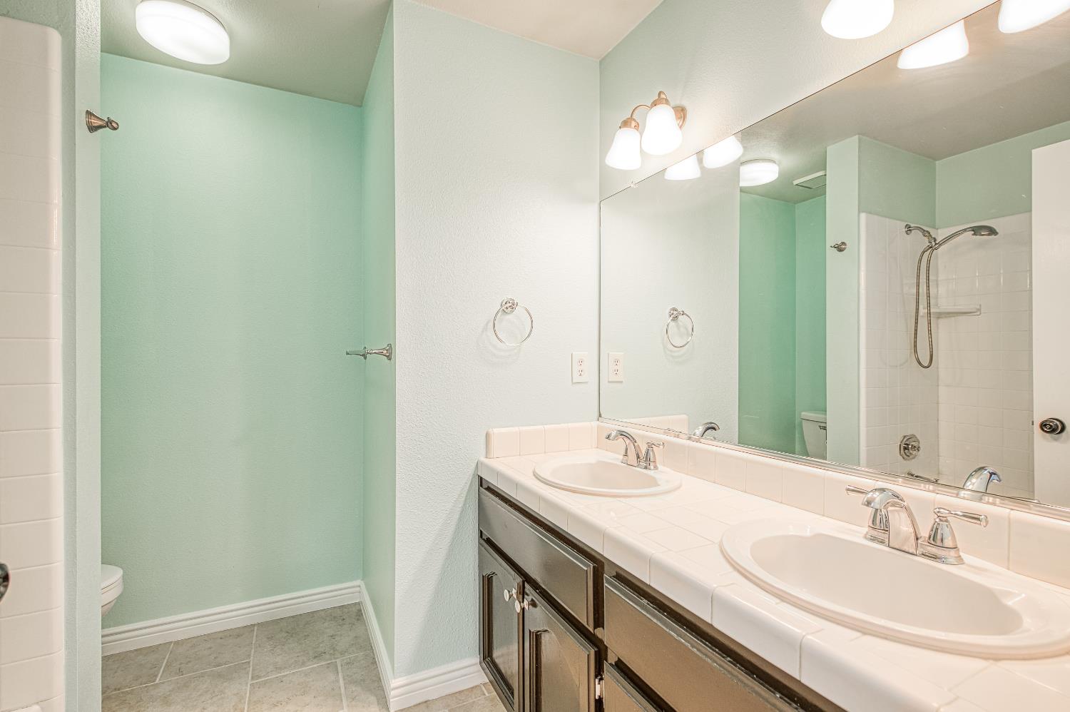 1323 Oak Ave, Clovis, CA 93611