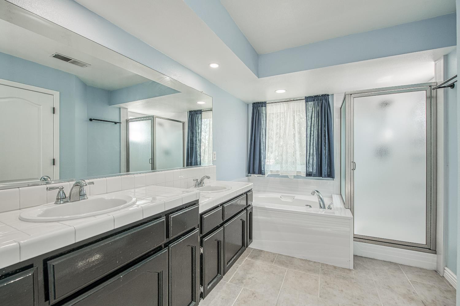 1323 Oak Ave, Clovis, CA 93611