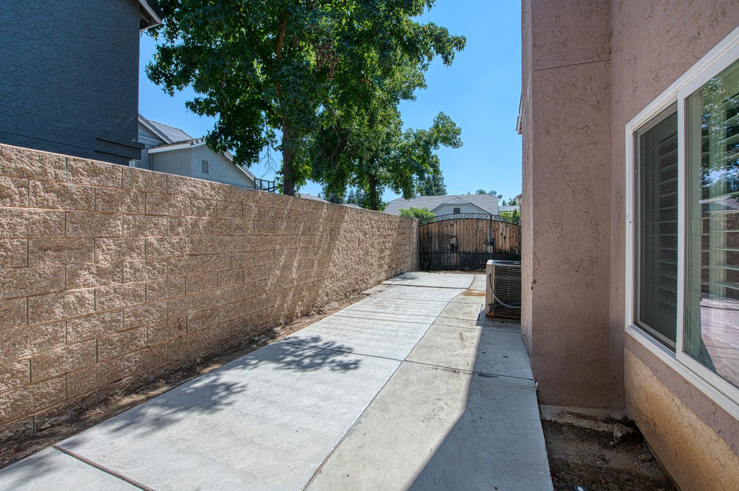 1323 Oak Ave, Clovis, CA 93611